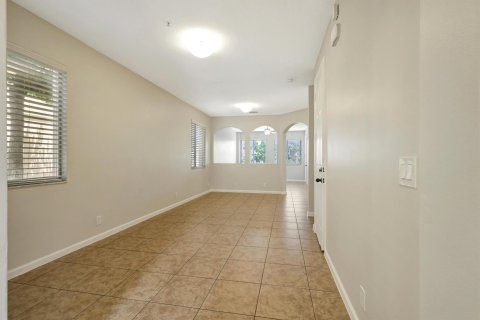 Townhouse in Lake Worth, Florida 3 bedrooms, 174.75 sq.m. № 1134915 - photo 4