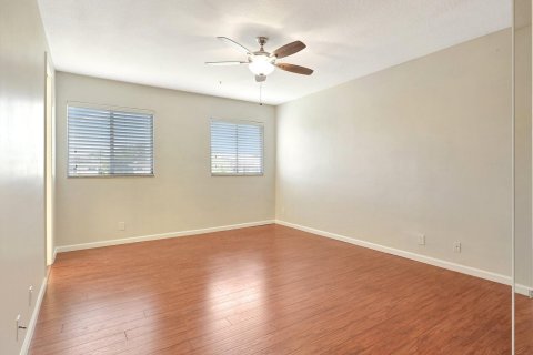 Townhouse in Lake Worth, Florida 3 bedrooms, 174.75 sq.m. № 1134915 - photo 22