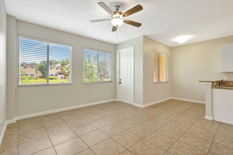 Townhouse in Lake Worth, Florida 3 bedrooms, 174.75 sq.m. № 1134915 - photo 6