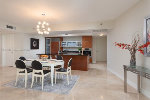 Condo in Sunny Isles Beach, Florida, 2 bedrooms  № 851320 - photo 12