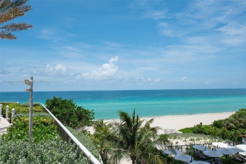 Condo in Sunny Isles Beach, Florida, 2 bedrooms  № 851320 - photo 8