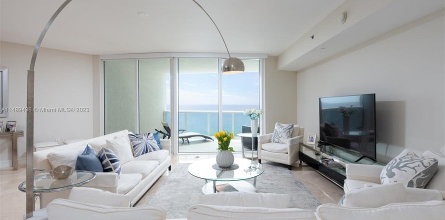 Condominio en Sunny Isles Beach, Florida, 2 dormitorios  № 851320