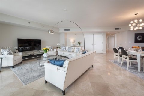 Condominio en venta en Sunny Isles Beach, Florida, 2 dormitorios, 175.21 m2 № 851320 - foto 11