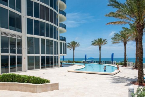 Condominio en venta en Sunny Isles Beach, Florida, 2 dormitorios, 175.21 m2 № 851320 - foto 27