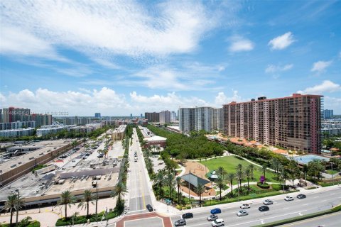 Condo in Sunny Isles Beach, Florida, 2 bedrooms  № 851320 - photo 25