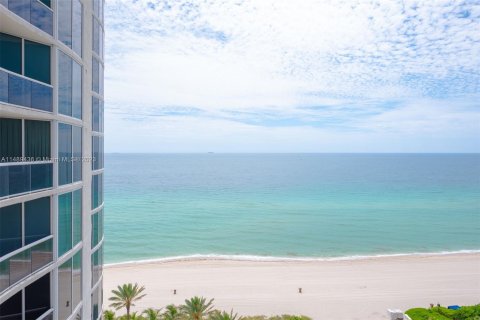 Condominio en venta en Sunny Isles Beach, Florida, 2 dormitorios, 175.21 m2 № 851320 - foto 23