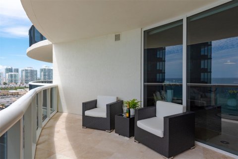 Condominio en venta en Sunny Isles Beach, Florida, 2 dormitorios, 175.21 m2 № 851320 - foto 9