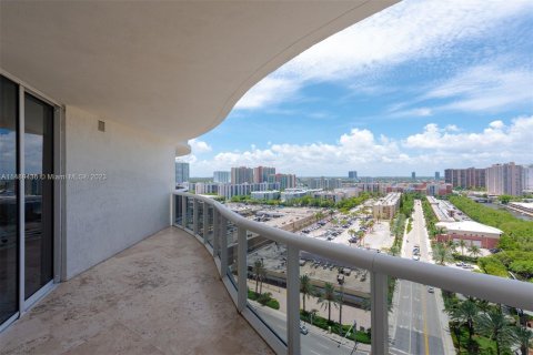 Condominio en venta en Sunny Isles Beach, Florida, 2 dormitorios, 175.21 m2 № 851320 - foto 15