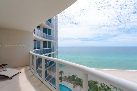 Condominio en venta en Sunny Isles Beach, Florida, 2 dormitorios, 175.21 m2 № 851320 - foto 10