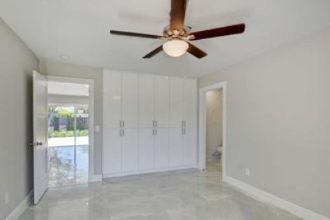 House in Wellington, Florida 4 bedrooms, 157.56 sq.m. № 1178378 - photo 11