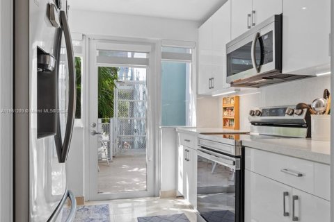 Copropriété à louer à Miami Beach, Floride: 3 chambres, 102.19 m2 № 1368838 - photo 8