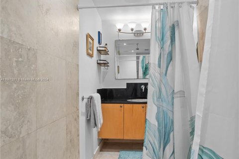 Condo in Miami Beach, Florida, 3 bedrooms  № 1368838 - photo 26