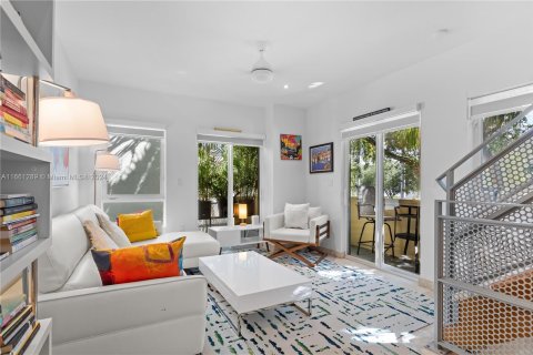 Condo in Miami Beach, Florida, 3 bedrooms  № 1368838 - photo 18