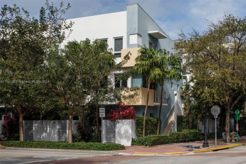 Copropriété à louer à Miami Beach, Floride: 3 chambres, 102.19 m2 № 1368838 - photo 1