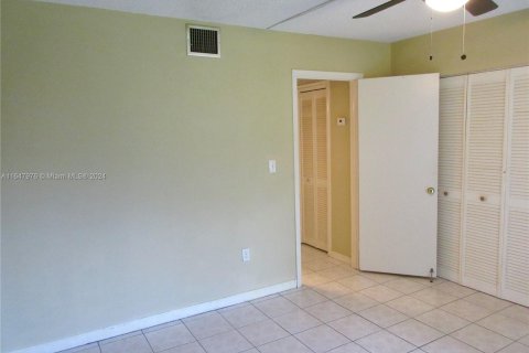 Condo in Miami, Florida, 1 bedroom  № 1368839 - photo 7