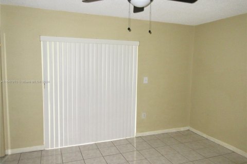 Condo in Miami, Florida, 1 bedroom  № 1368839 - photo 28