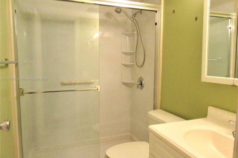 Condo in Miami, Florida, 1 bedroom  № 1368839 - photo 5