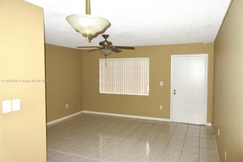 Condo in Miami, Florida, 1 bedroom  № 1368839 - photo 19