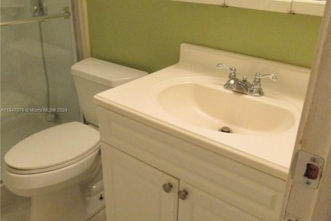 Condo in Miami, Florida, 1 bedroom  № 1368839 - photo 26