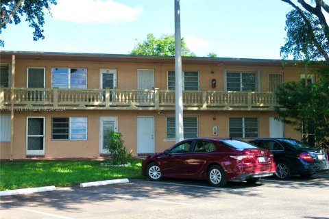 Condo in Miami, Florida, 1 bedroom  № 1368839 - photo 12