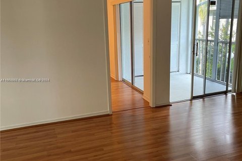 Condominio en alquiler en Miami, Florida, 2 dormitorios, 98.48 m2 № 1368786 - foto 3