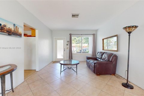 House in Miami, Florida 3 bedrooms, 128.58 sq.m. № 1431322 - photo 5