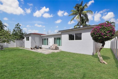 House in Miami, Florida 3 bedrooms, 128.58 sq.m. № 1431322 - photo 29