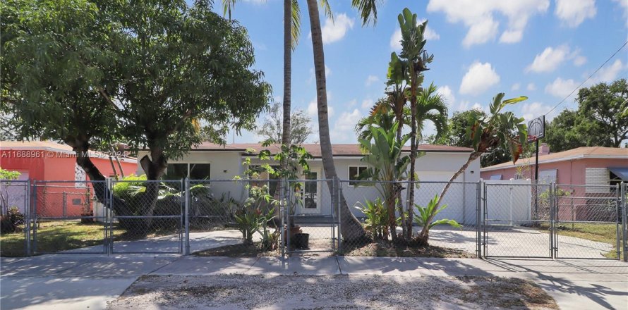 House in Miami, Florida 3 bedrooms, 128.58 sq.m. № 1431322