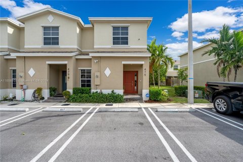 Adosado en venta en Florida City, Florida, 3 dormitorios, 118.17 m2 № 1365506 - foto 2