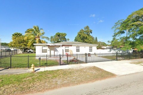 House in Miami, Florida 3 bedrooms, 84.73 sq.m. № 1365599 - photo 4