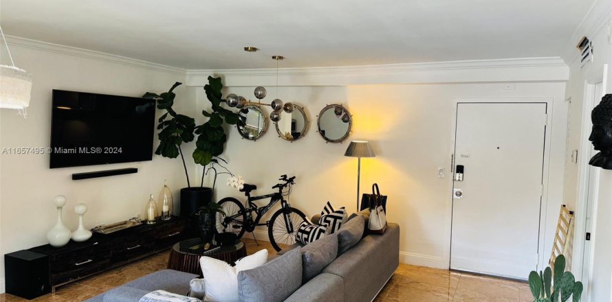 Condominio en Miami, Florida, 1 dormitorio  № 1362285