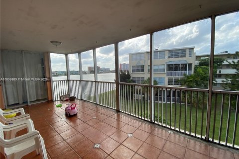 Condominio en venta en Miami, Florida, 2 dormitorios, 155.52 m2 № 1365417 - foto 11