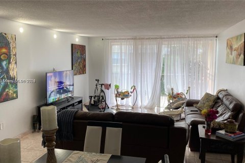 Condominio en venta en Miami, Florida, 2 dormitorios, 155.52 m2 № 1365417 - foto 3