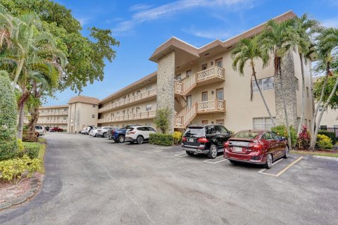 Condo in Lauderdale Lakes, Florida, 2 bedrooms  № 944346 - photo 26