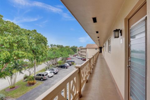 Condo in Lauderdale Lakes, Florida, 2 bedrooms  № 944346 - photo 27