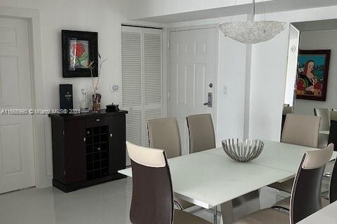 Condo in Miami, Florida, 2 bedrooms  № 1378939 - photo 4