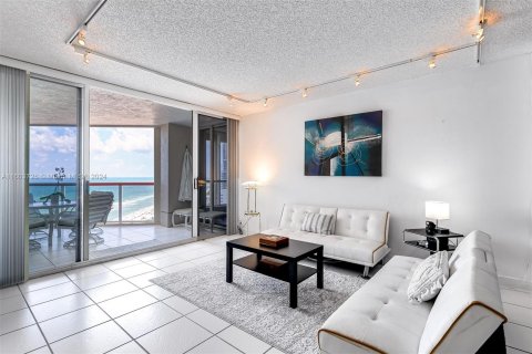 Condo in Miami Beach, Florida, 2 bedrooms  № 1223081 - photo 12