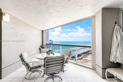 Condo in Miami Beach, Florida, 2 bedrooms  № 1223081 - photo 15