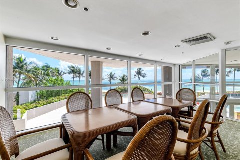 Copropriété à vendre à Miami Beach, Floride: 2 chambres, 109.62 m2 № 1223081 - photo 30