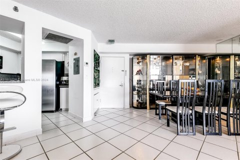 Condo in Miami Beach, Florida, 2 bedrooms  № 1223081 - photo 6