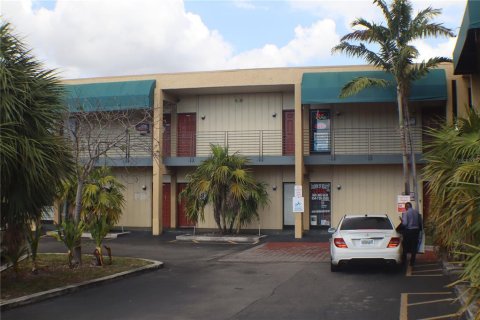 Propiedad comercial en venta en Lauderhill, Florida № 1266826 - foto 4