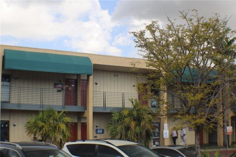 Propiedad comercial en venta en Lauderhill, Florida № 1266826 - foto 5