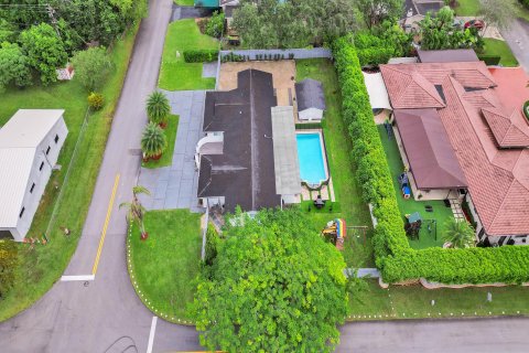 Casa en venta en Miami, Florida, 4 dormitorios, 338.35 m2 № 932648 - foto 13