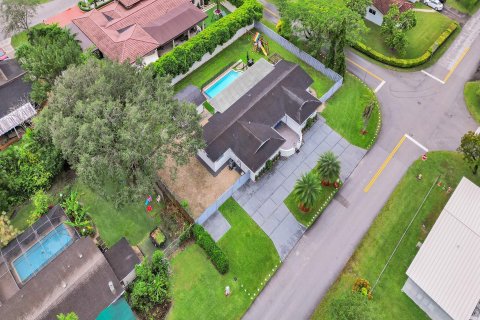 Casa en venta en Miami, Florida, 4 dormitorios, 338.35 m2 № 932648 - foto 8