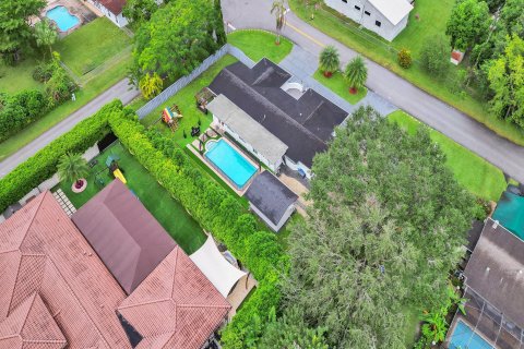 Villa ou maison à vendre à Miami, Floride: 4 chambres, 338.35 m2 № 932648 - photo 10