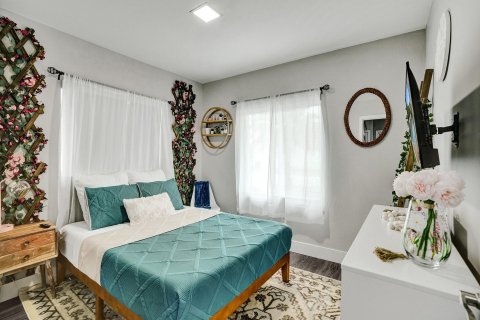 House in Miami, Florida 4 bedrooms, 338.35 sq.m. № 932648 - photo 27