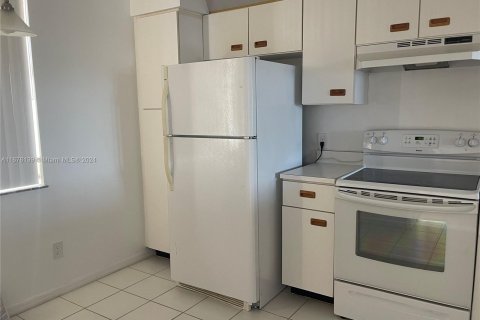 Condo in Sunrise, Florida, 2 bedrooms  № 1402706 - photo 24