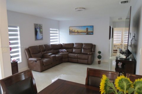 Casa en venta en Miami, Florida, 5 dormitorios, 154.22 m2 № 1364932 - foto 26