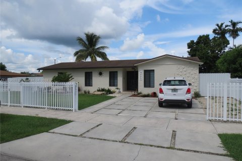 Casa en venta en Miami, Florida, 5 dormitorios, 154.22 m2 № 1364932 - foto 1