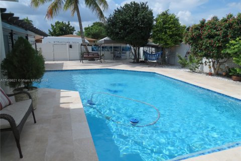 Casa en venta en Miami, Florida, 5 dormitorios, 154.22 m2 № 1364932 - foto 21